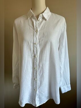 Banana Republic White Button-Up Shirt